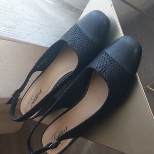 Trotters Sling-back pumps